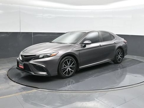 Used 2023 Toyota Camry SE w/ Convenience Package FWD image 8