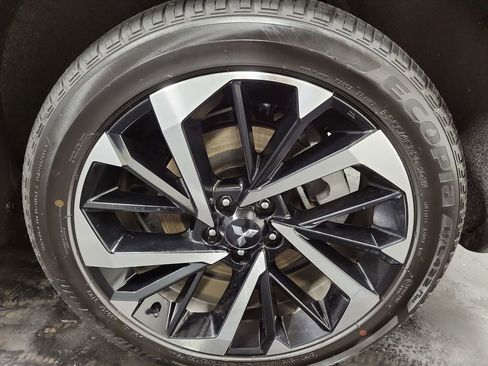 Used 2024 Mitsubishi Outlander 4WD Plug-In Hybrid image 10