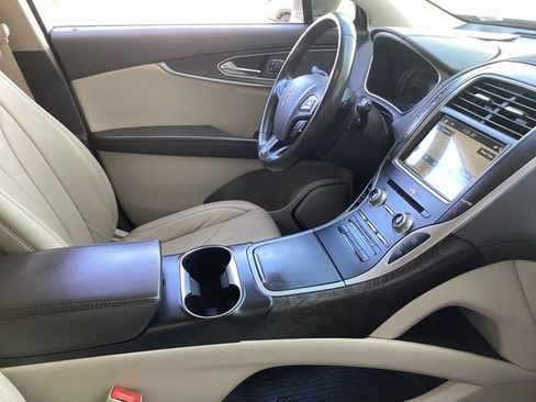 Used 2017 Lincoln MKX Select w/ Select Plus Package AWD/4WD image 19