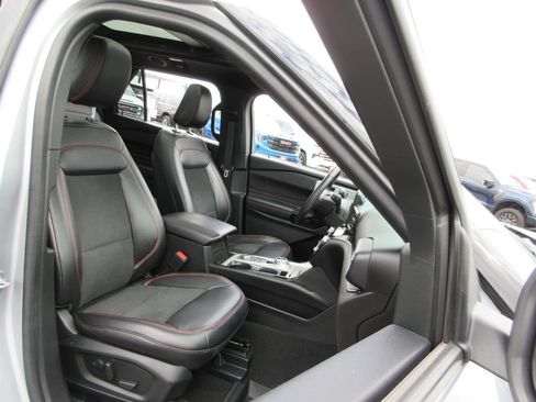 Used 2023 Ford Explorer ST-Line w/ Class IV Trailer Tow Package AWD/4WD image 25