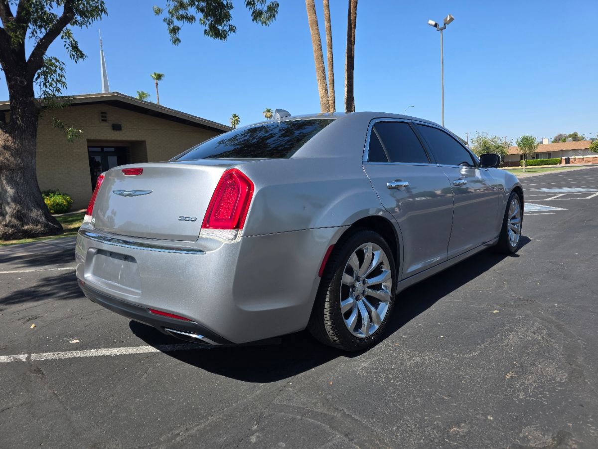 Used 2018 Chrysler 300 Limited RWD image 8