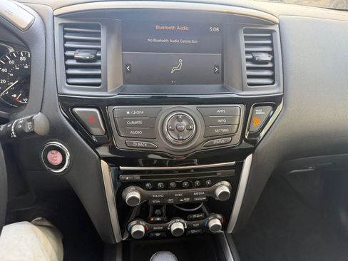 Used 2020 Nissan Pathfinder SV FWD image 18
