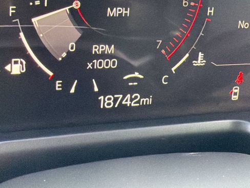 Certified 2025 GMC Acadia AT4 AWD/4WD image 18
