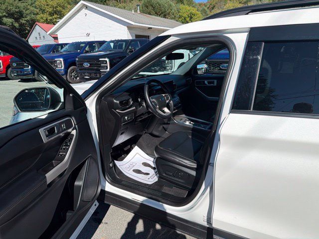 Used 2022 Ford Explorer XLT w/ Equipment Group 202A AWD/4WD image 18