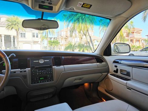 Used 2003 Lincoln Town Car Cartier image 83