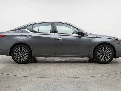 Used 2025 Nissan Altima 2.5 SV image 11