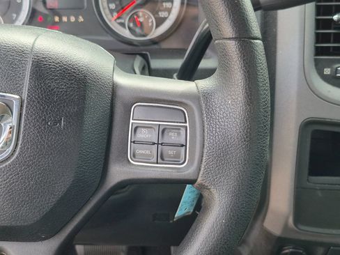 Used 2014 RAM 1500 Express RWD image 19