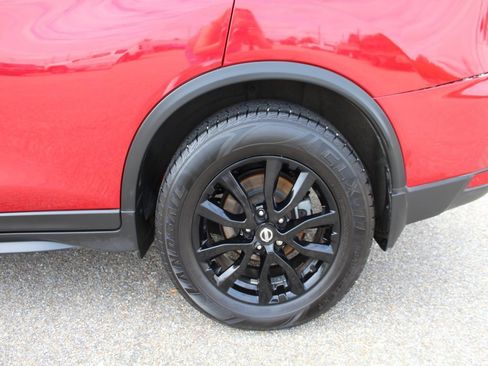 Used 2017 Nissan Rogue SV w/ Midnight Edition image 17