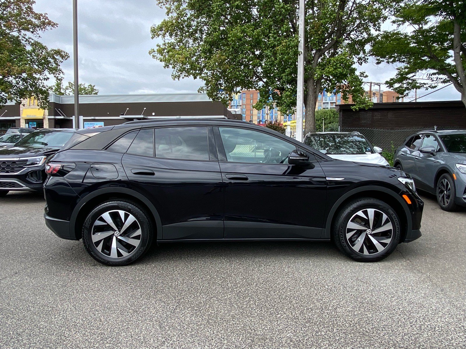 Certified 2023 Volkswagen ID.4 Pro AWD/4WD image 2