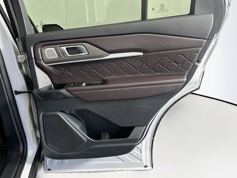 Used 2025 Ford Explorer Platinum w/ LUX Leather Package image 34