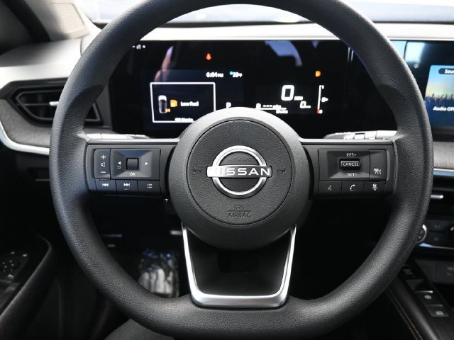 Used 2025 Nissan Kicks SV AWD/4WD image 21