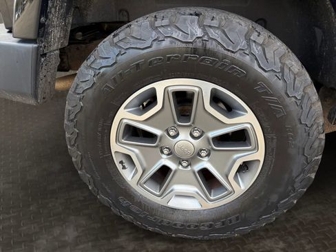 Used 2014 Jeep Wrangler Unlimited Rubicon w/ Connectivity Group image 35