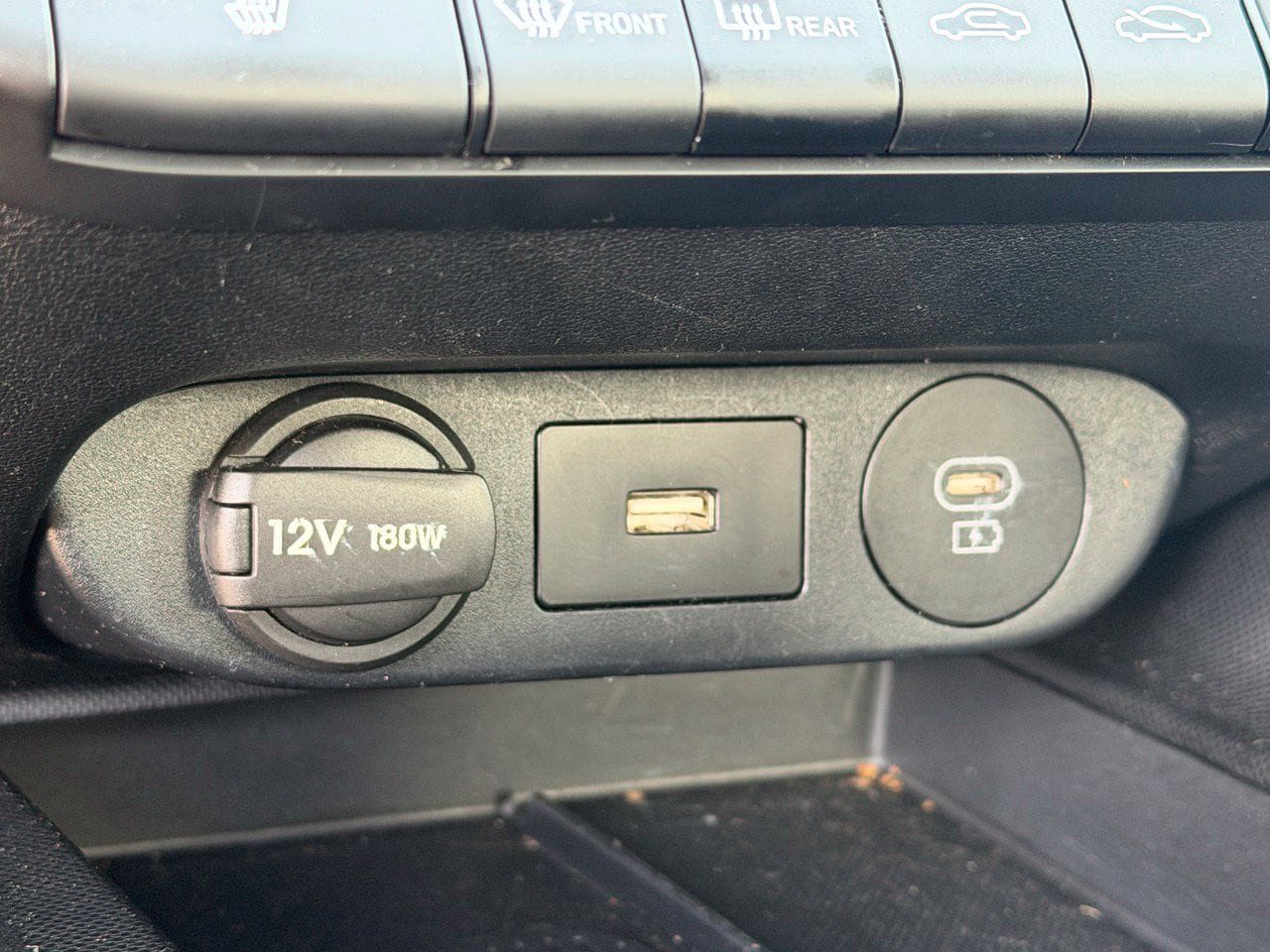 Used 2025 Hyundai Elantra SEL FWD image 13