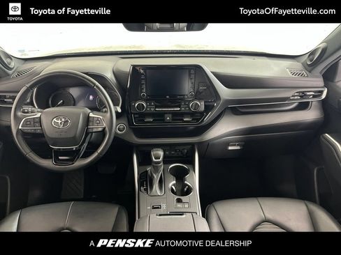Used 2021 Toyota Highlander XSE FWD image 22
