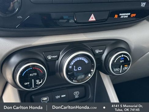 Used 2025 Hyundai Venue SEL FWD image 8