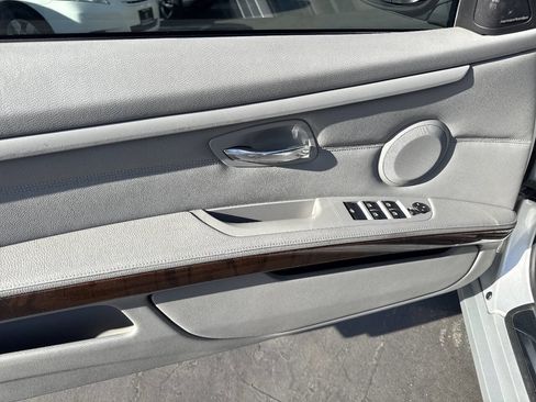 Used 2011 BMW 328i Convertible image 26