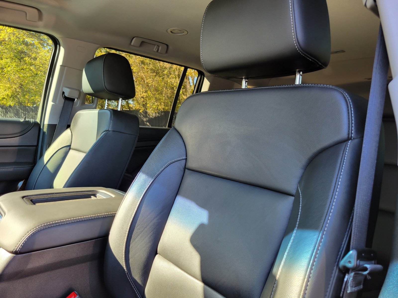 Used 2019 Chevrolet Suburban LT w/ Luxury Package AWD/4WD image 12