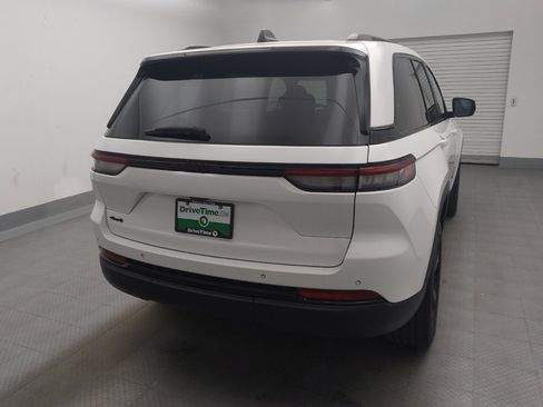 Used 2023 Jeep Grand Cherokee Altitude AWD/4WD image 7