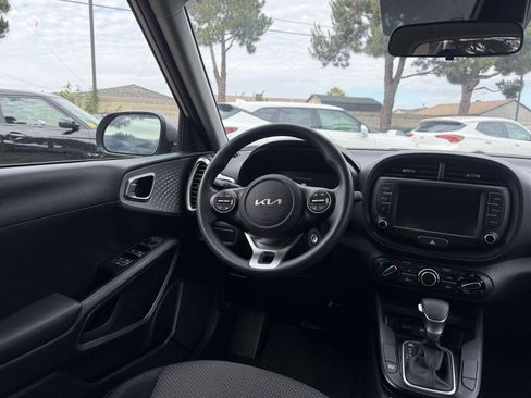 Used 2025 Kia Soul LX w/ LX Technology Package FWD image 30