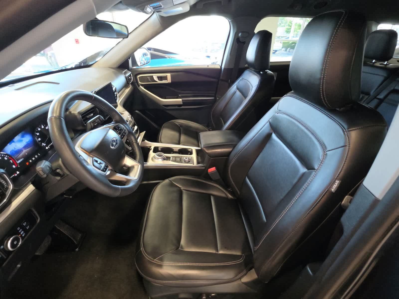 Used 2023 Ford Explorer XLT w/ Equipment Group 202A AWD/4WD image 14