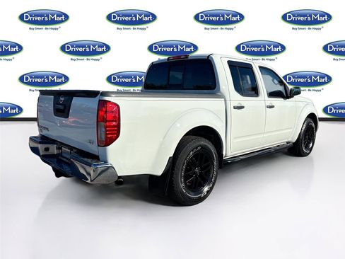 Used 2015 Nissan Frontier SV image 8