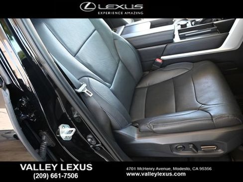 Used 2025 Toyota Tundra Platinum w/ TRD Off-Road Package AWD/4WD image 19