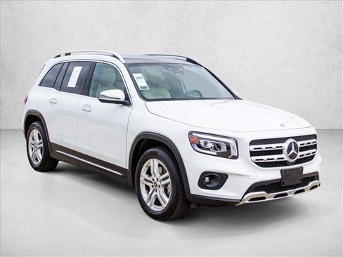 Used 2021 Mercedes-Benz GLB 250 4MATIC image 3