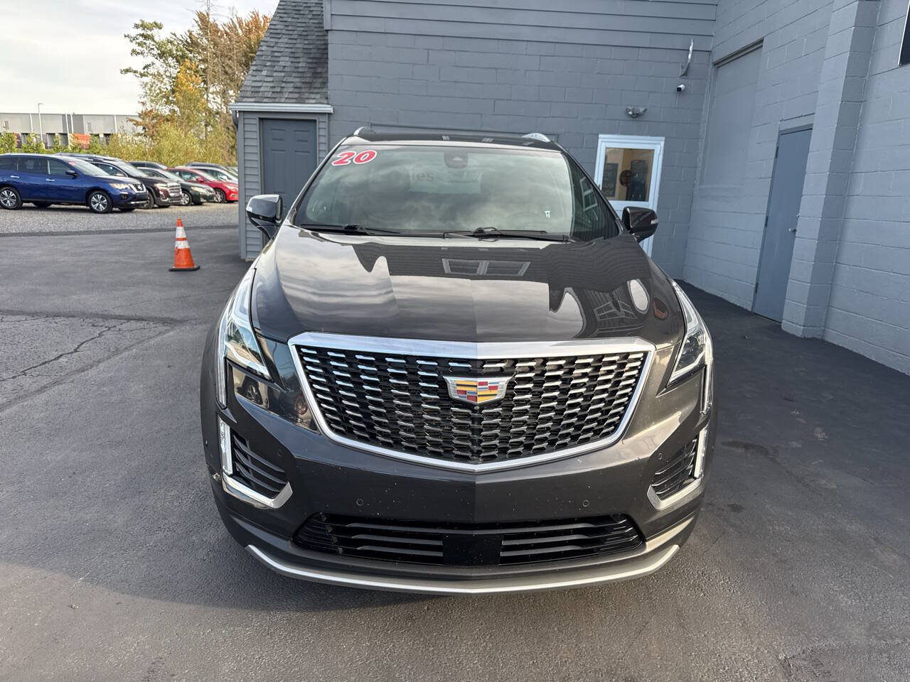 Used 2020 Cadillac XT5 Premium Luxury AWD/4WD image 2