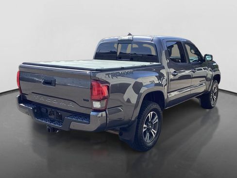 Used 2018 Toyota Tacoma TRD Sport AWD/4WD image 5