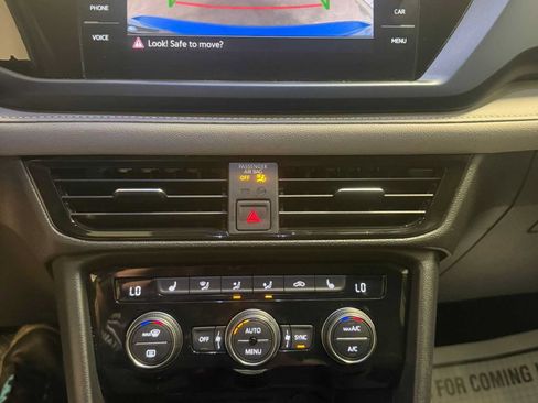 Certified 2024 Volkswagen Taos SE FWD image 35