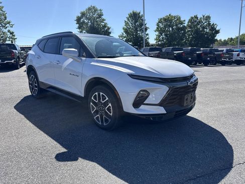 Used 2025 Chevrolet Blazer RS AWD/4WD image 1