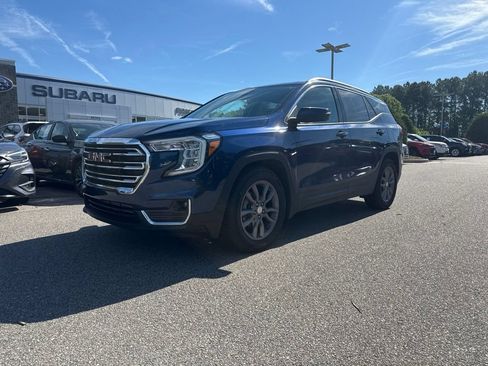 Used 2023 GMC Terrain SLT FWD image 2