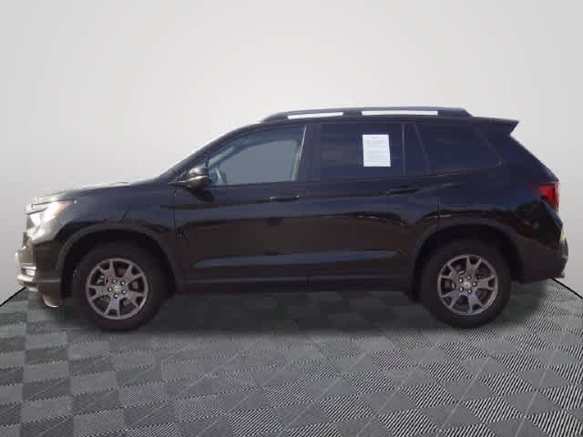 Used 2024 Honda Passport TrailSport image 2