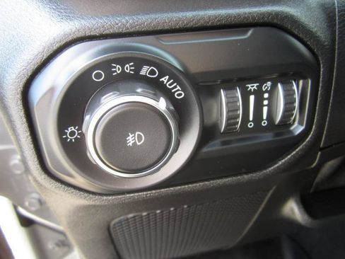 Used 2020 Jeep Wrangler Sport AWD/4WD image 25