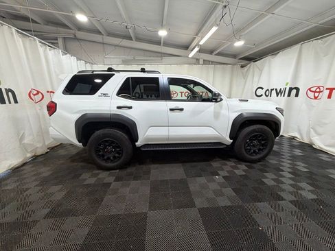 Used 2025 Toyota 4Runner TRD Off-Road Premium AWD/4WD image 8