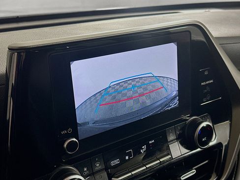 Used 2024 Toyota Highlander XLE image 23