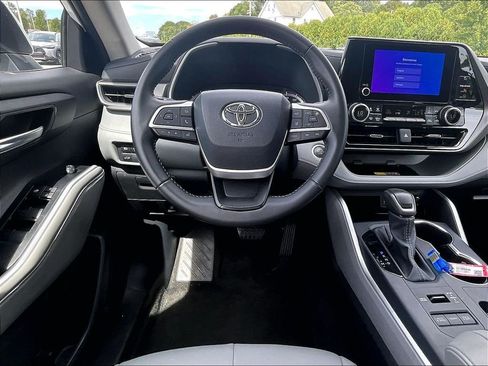 Certified 2026 Toyota Highlander XLE AWD/4WD image 18