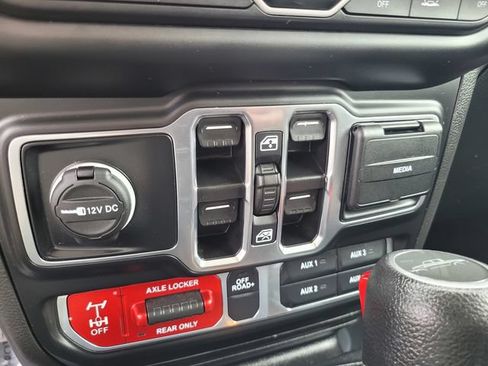 Used 2022 Jeep Gladiator Mojave w/ LED Lighting Group AWD/4WD image 25