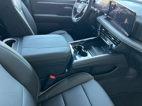 New 2026 Chevrolet Suburban Premier w/ Sun And Tow Package AWD/4WD image 17