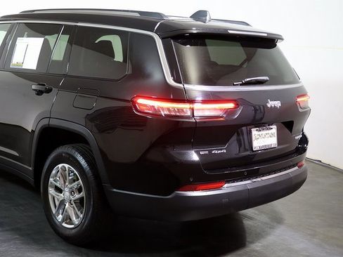 Used 2022 Jeep Grand Cherokee L Laredo w/ Luxury Tech Group I image 11