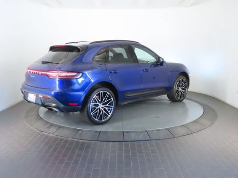 Certified 2024 Porsche Macan AWD/4WD image 7
