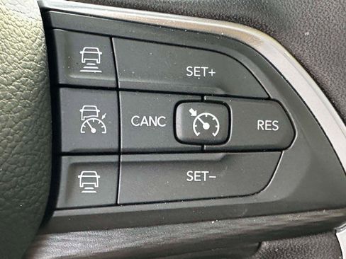 Used 2024 Jeep Grand Cherokee Altitude image 22
