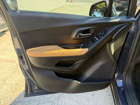 Used 2018 Chevrolet Trax LT w/ LT Convenience Package image 15