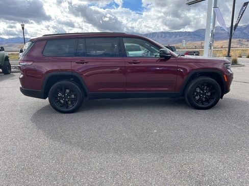 Used 2025 Jeep Grand Cherokee L Altitude image 2