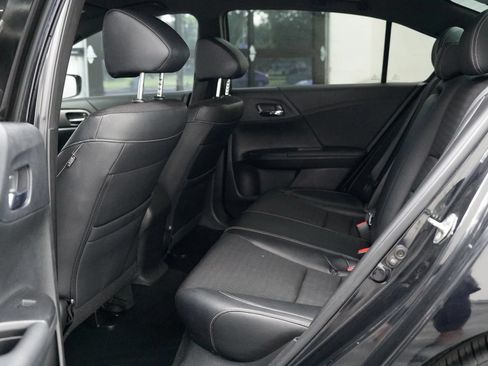 Used 2017 Honda Accord Sport image 23