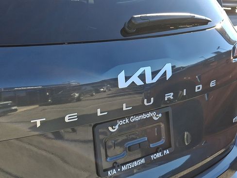 Used 2024 Kia Telluride EX w/ EX Captain's Chair Package image 33