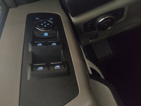 Used 2018 Ford F150 XLT AWD/4WD image 27