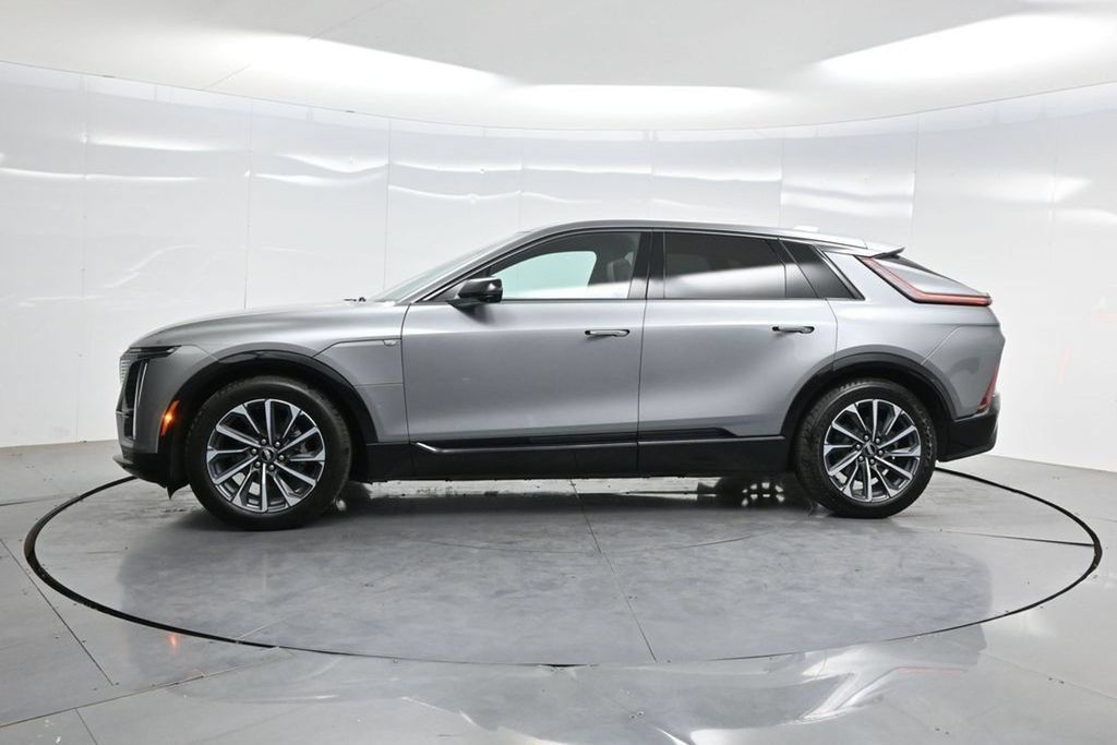 Used 2024 Cadillac Lyriq Sport RWD image 40
