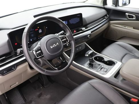 Used 2025 Kia Carnival image 13