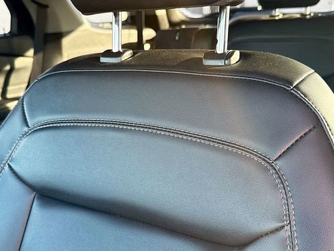 Used 2022 Ford Explorer XLT w/ Equipment Group 202A image 21